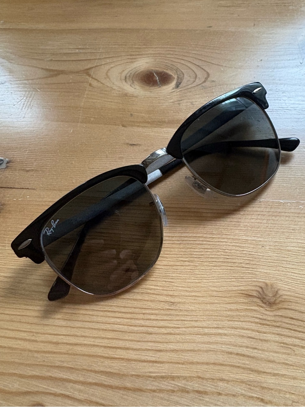 Ray-Ban Clubmaster Metal (Model RB3716) in polished black on silver EUC